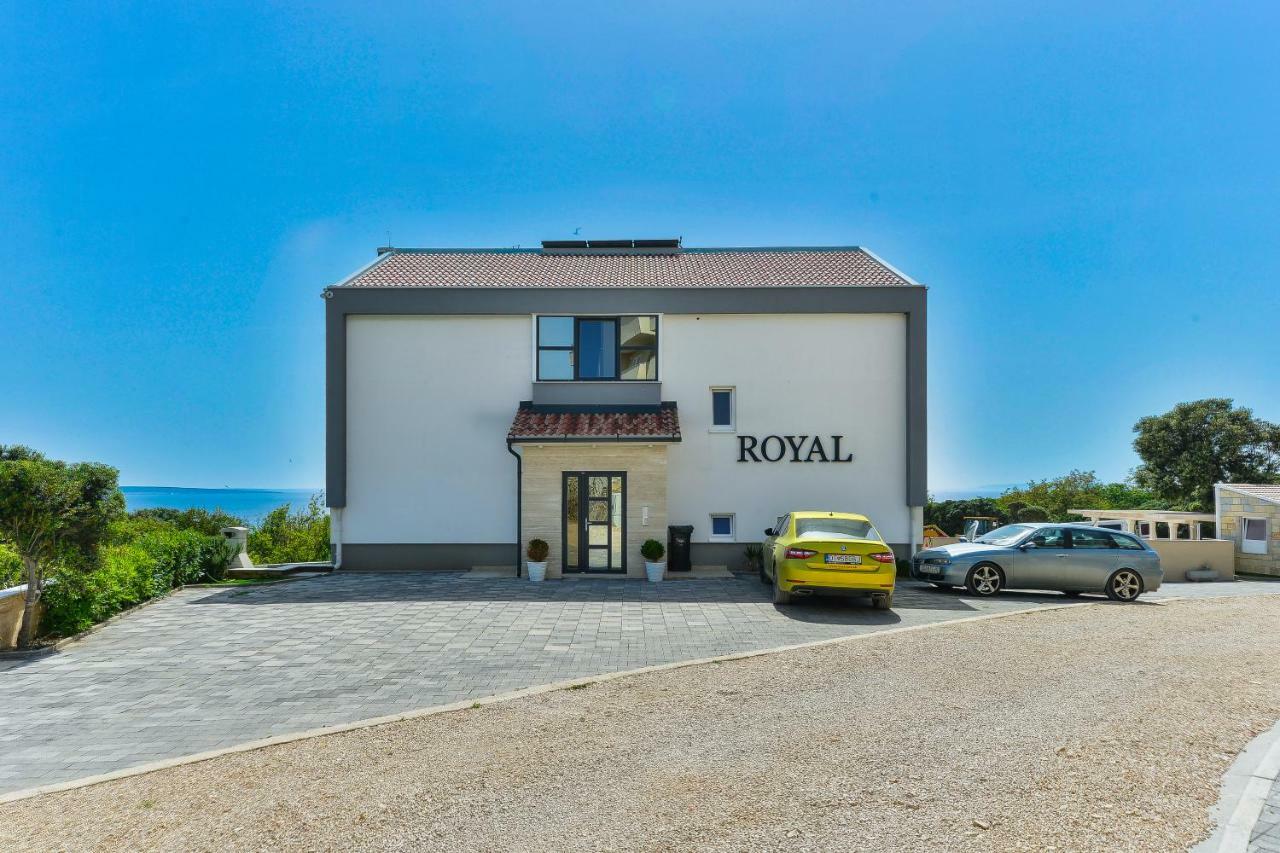 Royal Apartments Novalja Exteriör bild